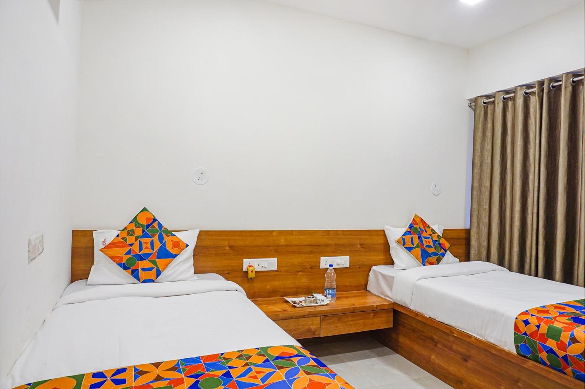Hotel Fabhotel Royal Palace - Lal Mahal