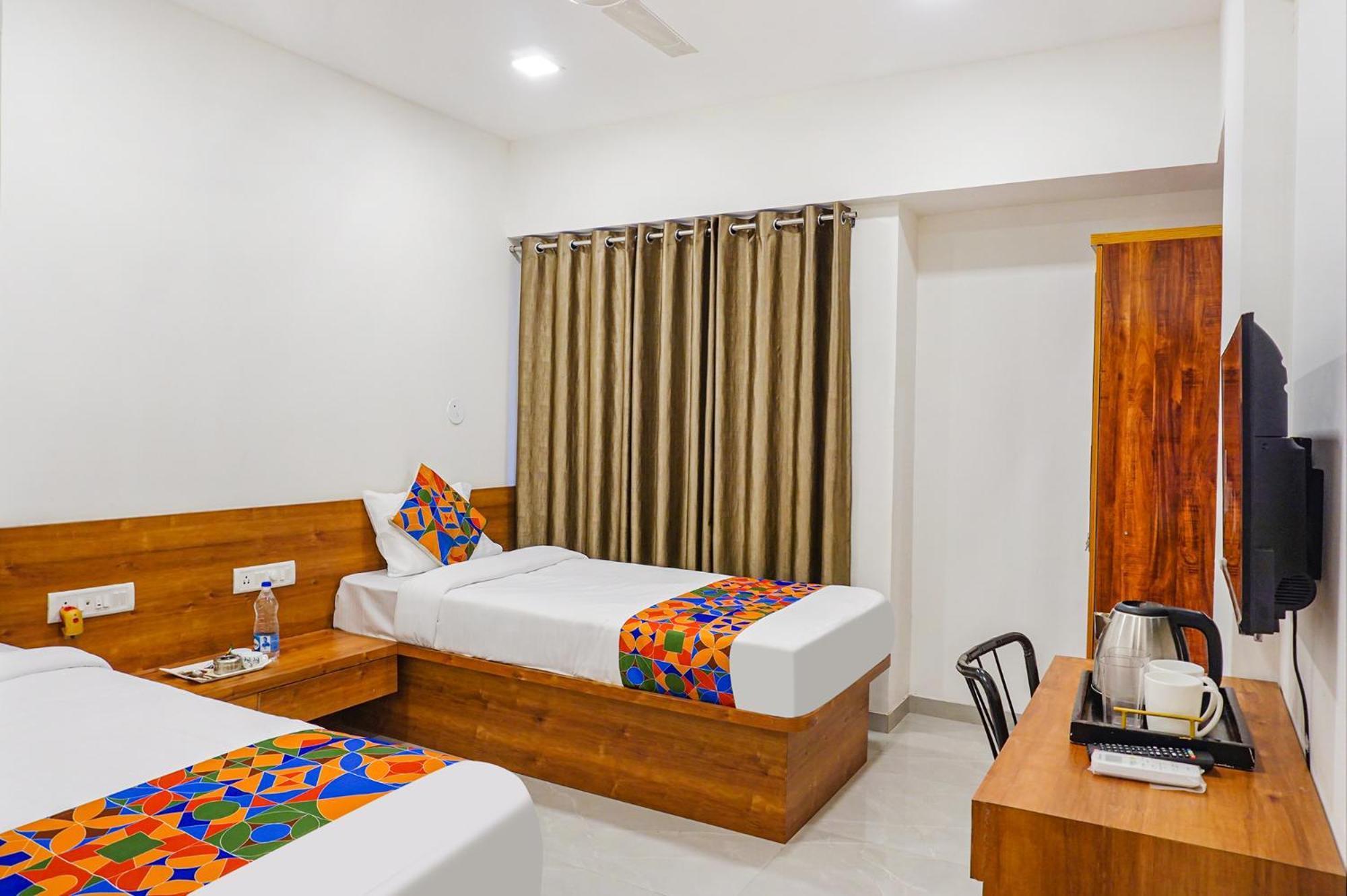 Fabhotel Royal Palace - Lal Mahal Hotel