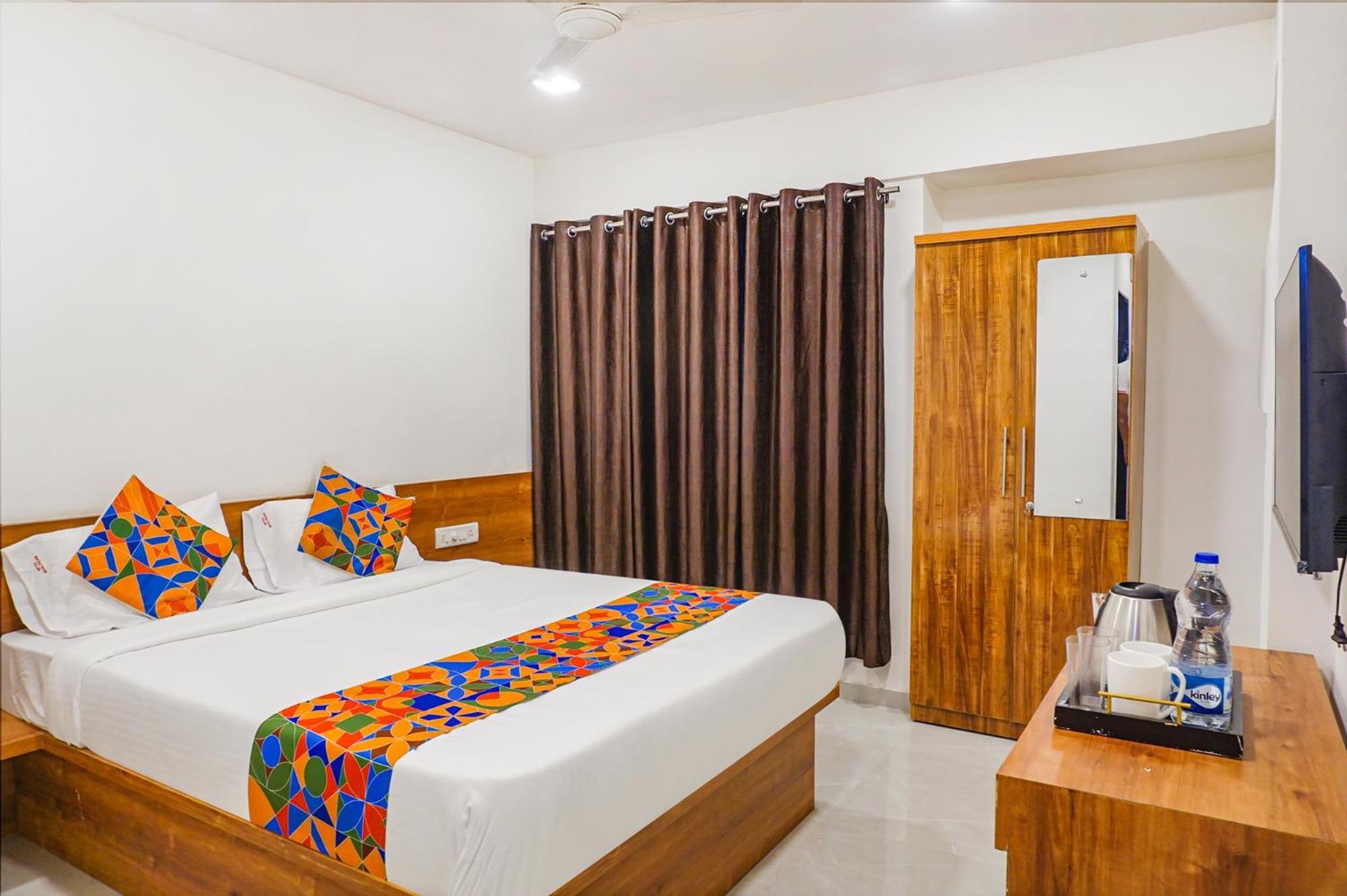 Fabhotel Royal Palace - Lal Mahal