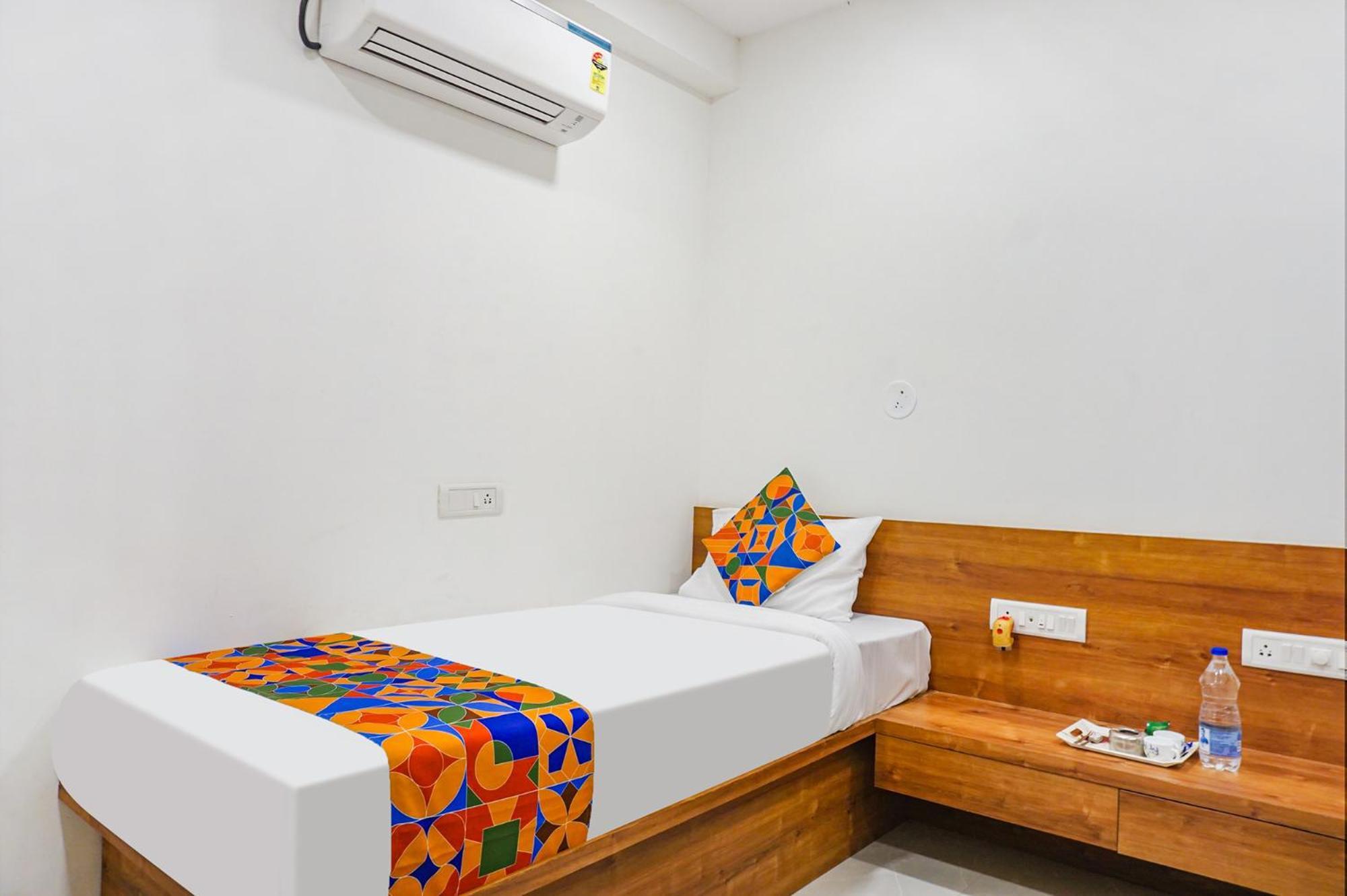 Fabhotel Royal Palace - Lal Mahal Hotel